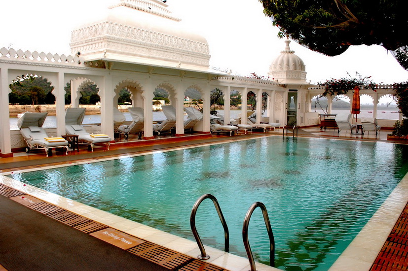 taj-lake-palace piscina