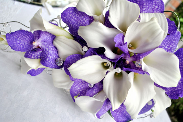 Buchete de mireasa mov cu orhidee Vanda