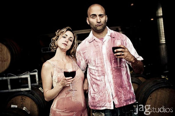 trash the dress cu vin rosu