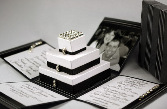 invitatie de nunta in cutii alb cu negru