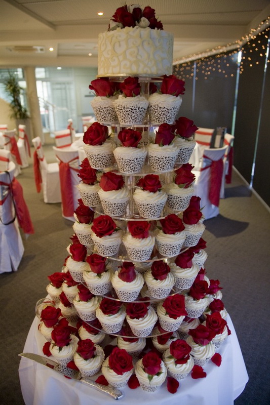 tort cupcake pentru nunta