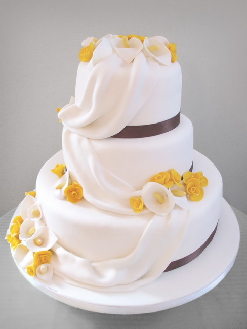model de tort cu martipan pentru nunta