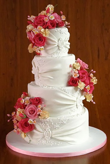 tort pentru nunta cu flori