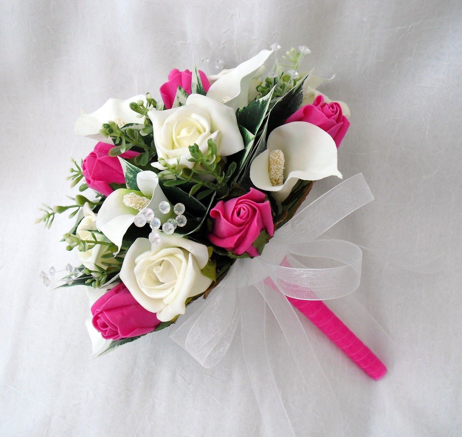 buchet de nunta cu flori albe si roz