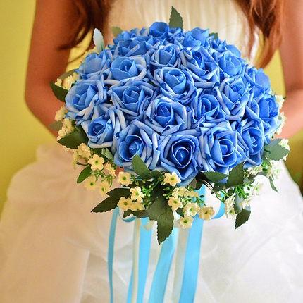 buchet mireasa cu flori albastre