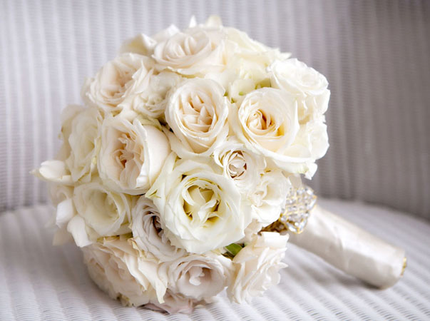 buchet mireasa trandafiri albi