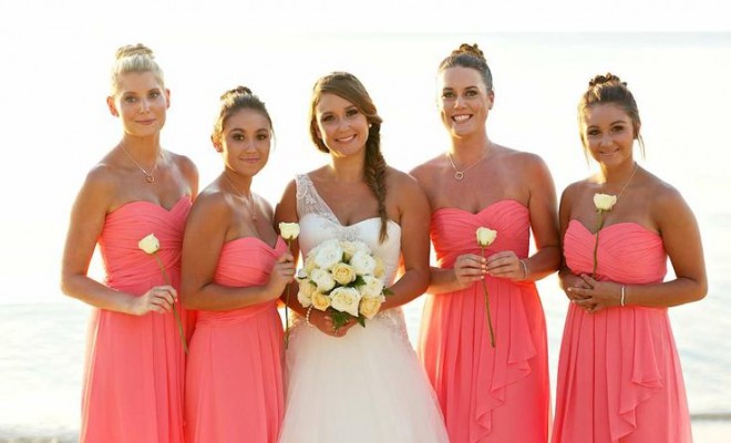 Rochii roz pentru nunta pe plaja
